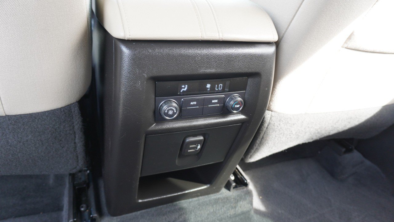 Used 2022 Chevrolet Traverse LS FWD image 28