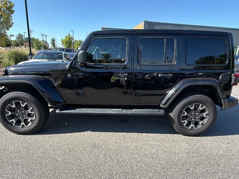 Used 2026 Jeep Wrangler Unlimited Sahara w/ Technology Group AWD/4WD image 11