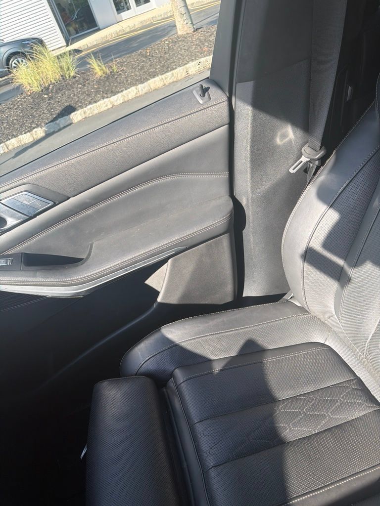 Used 2022 BMW X7 xDrive40i w/ M Sport Package AWD/4WD image 3