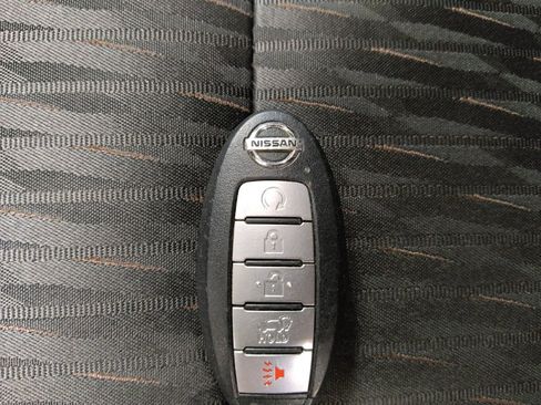 Used 2020 Nissan Rogue SV FWD image 32