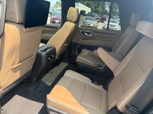 Used 2023 Chevrolet Tahoe Premier AWD/4WD image 11