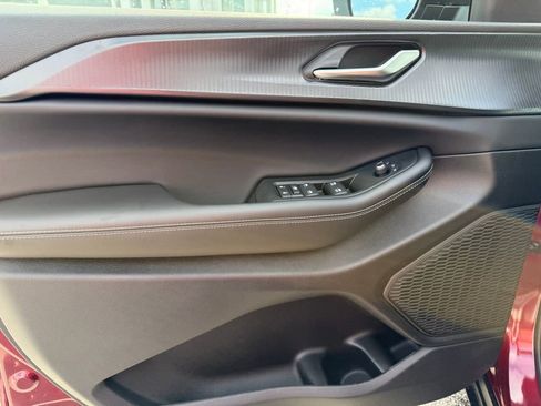 New 2025 Jeep Grand Cherokee Laredo X w/ Luxury Tech Group I image 10