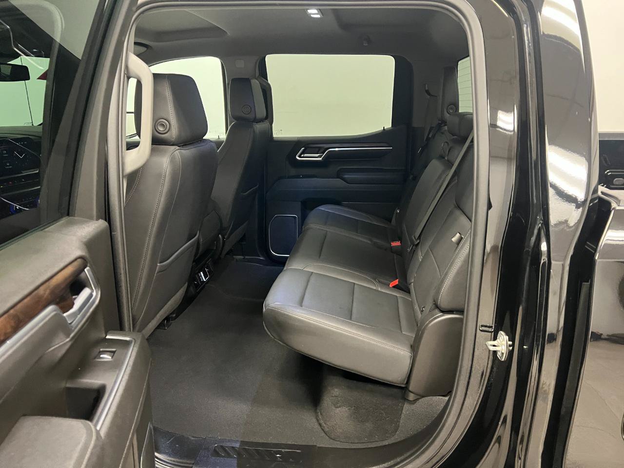 Used 2025 GMC Sierra 1500 SLT AWD/4WD image 37