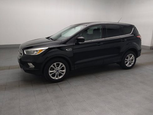 Used 2017 Ford Escape SE FWD image 2