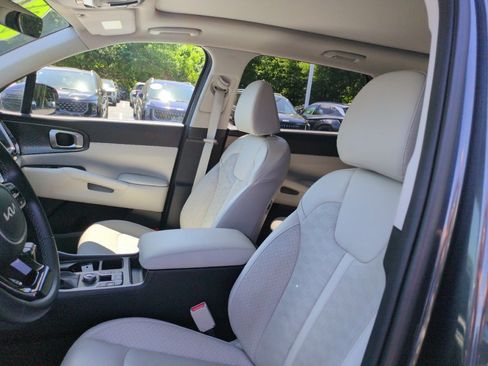 Used 2024 Kia Sorento EX w/ Panoramic Sunroof Package FWD image 14