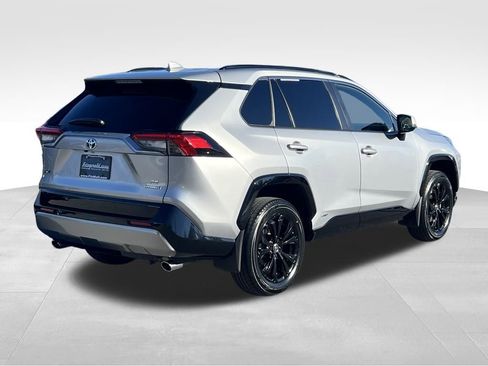 Used 2024 Toyota RAV4 SE image 7