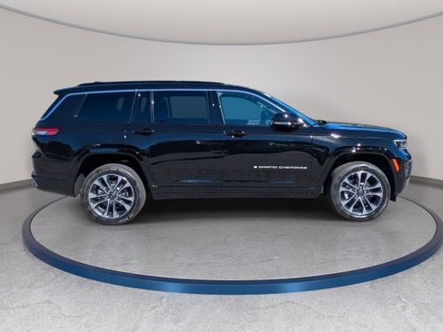 New 2025 Jeep Grand Cherokee L Overland w/ Advanced Protech Group III AWD/4WD image 4