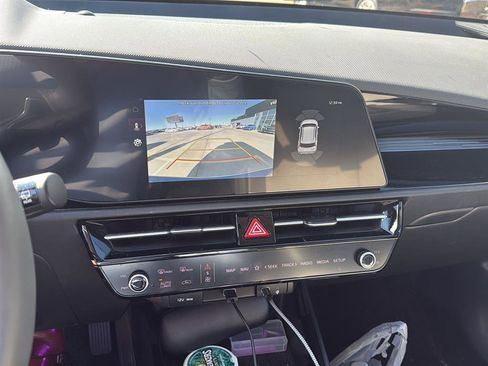 Used 2025 Kia Niro SX image 6