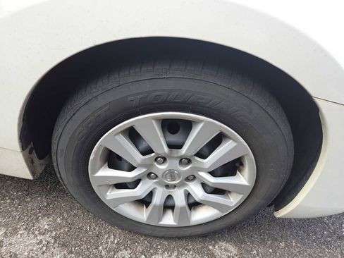Used 2015 Nissan Altima 2.5 S w/ Power Driver Seat Package FWD image 2