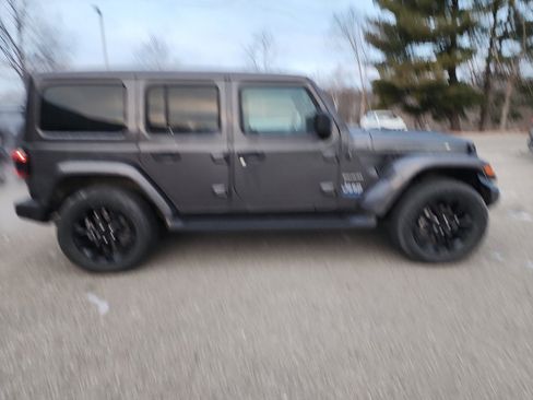 Used 2021 Jeep Wrangler Unlimited Sahara w/ Cold Weather Group image 8