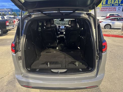 Used 2022 Chrysler Pacifica Touring-L w/ S Appearance Package image 21