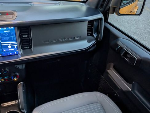 Used 2022 Ford Bronco Outer Banks image 17