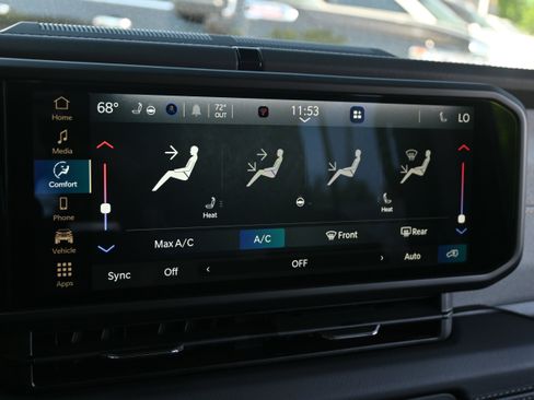 Used 2025 Jeep Wrangler Unlimited Sahara AWD/4WD image 28