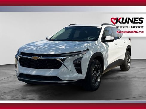 Used 2025 Chevrolet Trax LT w/ LT Convenience Package FWD image 5