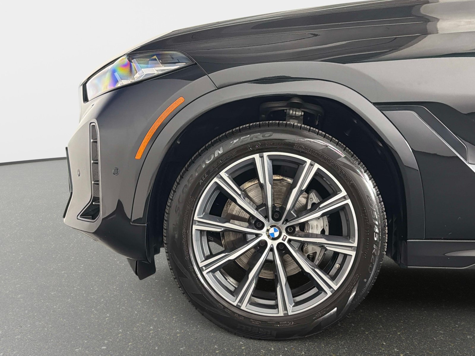 Used 2024 BMW X6 xDrive40i w/ Parking Assistance Package AWD/4WD image 25