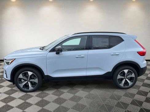New 2026 Volvo XC40 B5 Plus w/ Climate Package image 6