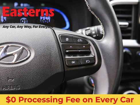Used 2023 Hyundai Venue Limited FWD image 16