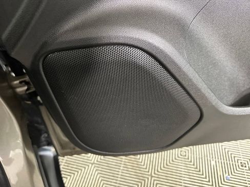 Used 2023 GMC Acadia SLE w/ Driver Convenience Package image 30