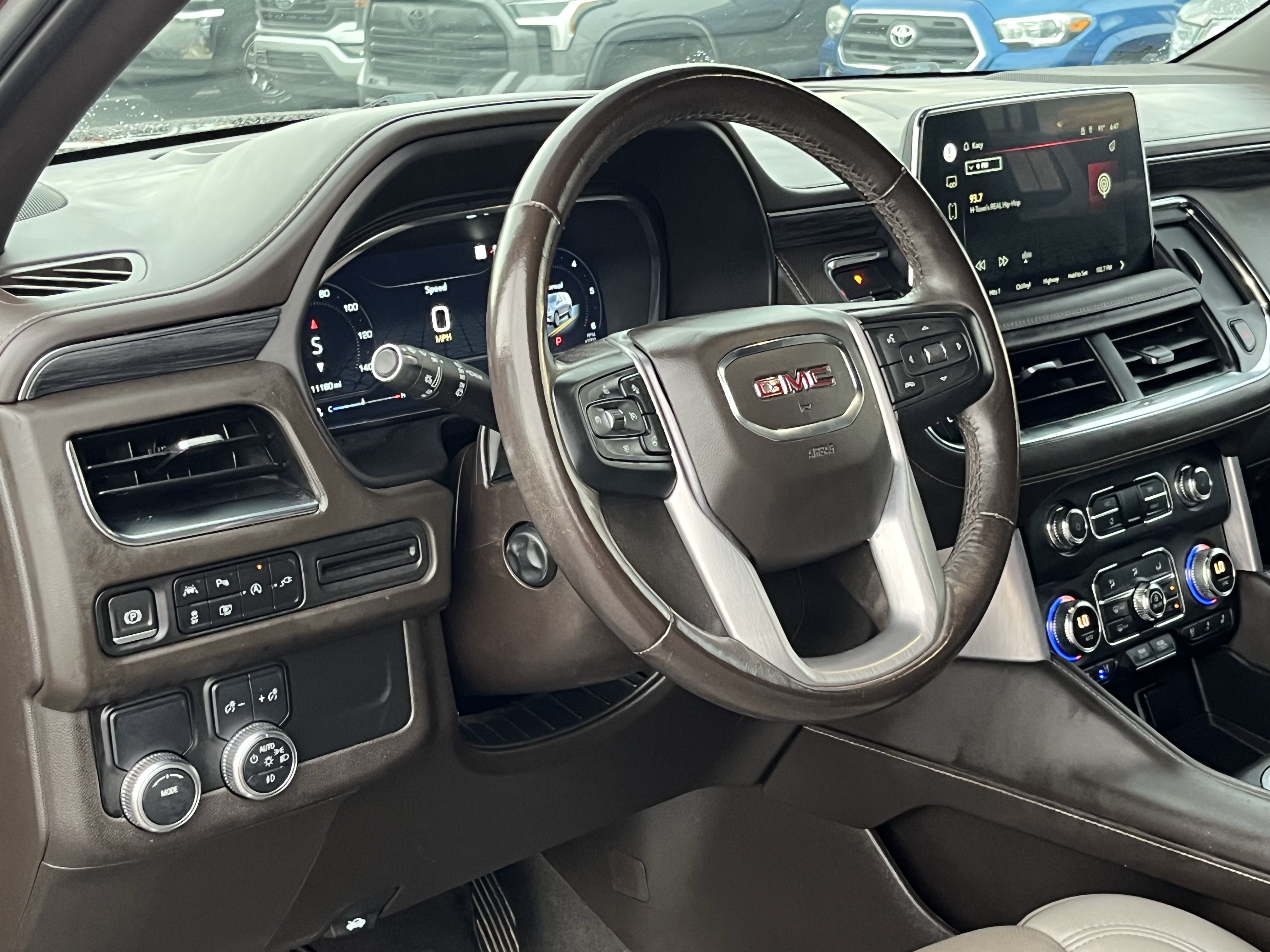 Used 2022 GMC Yukon SLT w/ SLT Premium Package RWD image 17