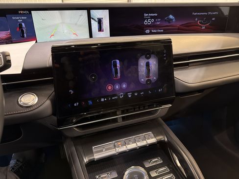 Used 2025 Lincoln Nautilus Reserve image 19