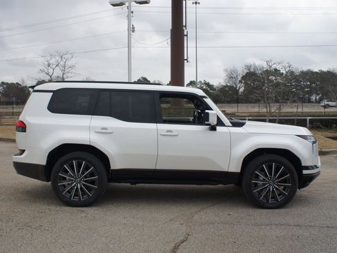 Used 2026 Lexus GX 550 w/ Cold Area Package image 21