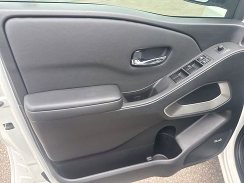 Used 2024 Nissan Frontier SL w/ Technology Package image 22