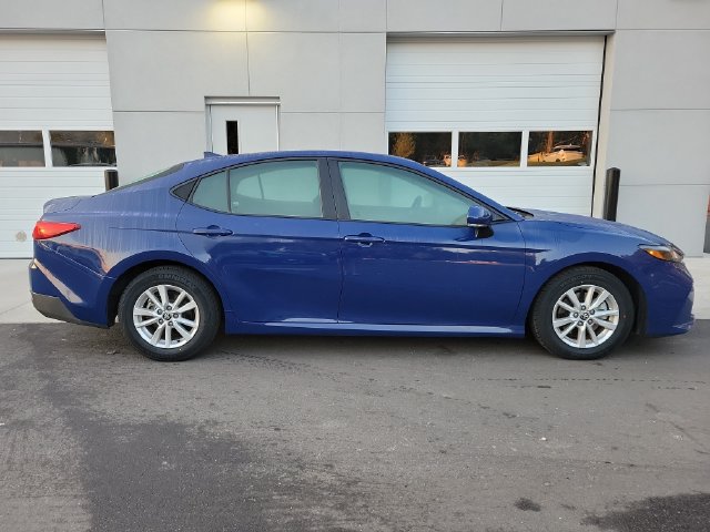 Used 2025 Toyota Camry LE FWD image 4