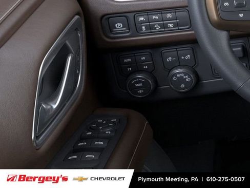 Used 2024 Chevrolet Suburban High Country image 23