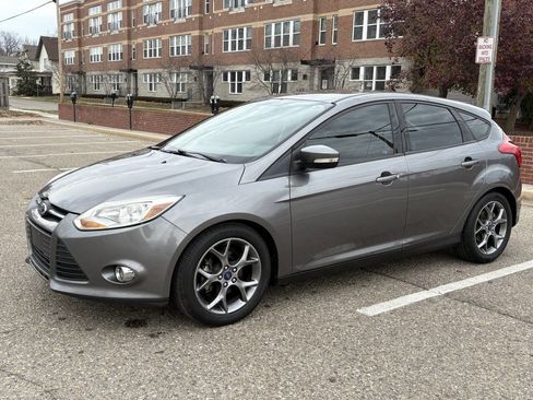 Used 2014 Ford Focus SE w/ Equipment Group 201A FWD image 4
