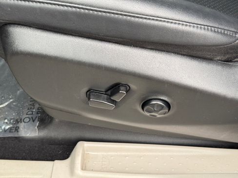 Used 2024 Chrysler Pacifica Touring-L image 28