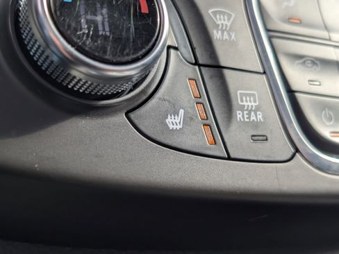 Used 2019 Chevrolet Traverse LT w/ LT Premium Package image 4