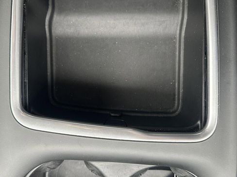 Used 2024 Chrysler Pacifica Select image 32