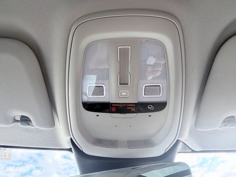 Used 2025 Volvo V60 B5 Cross Country Plus image 17