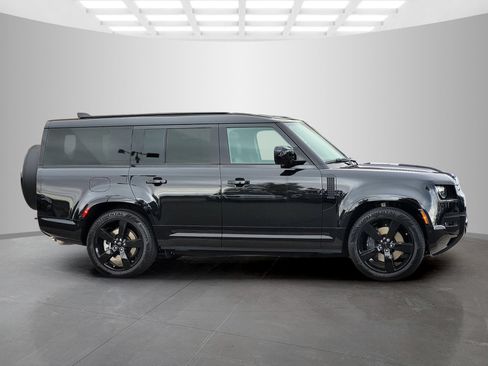 New 2026 Land Rover Defender 130 X-Dynamic SE AWD/4WD image 3