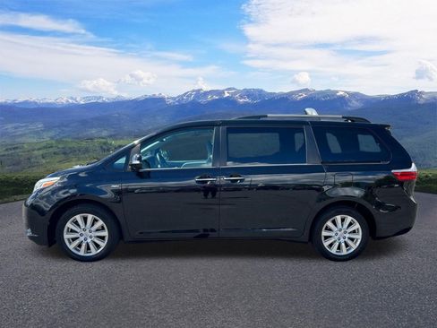 Used 2017 Toyota Sienna Limited AWD/4WD image 2