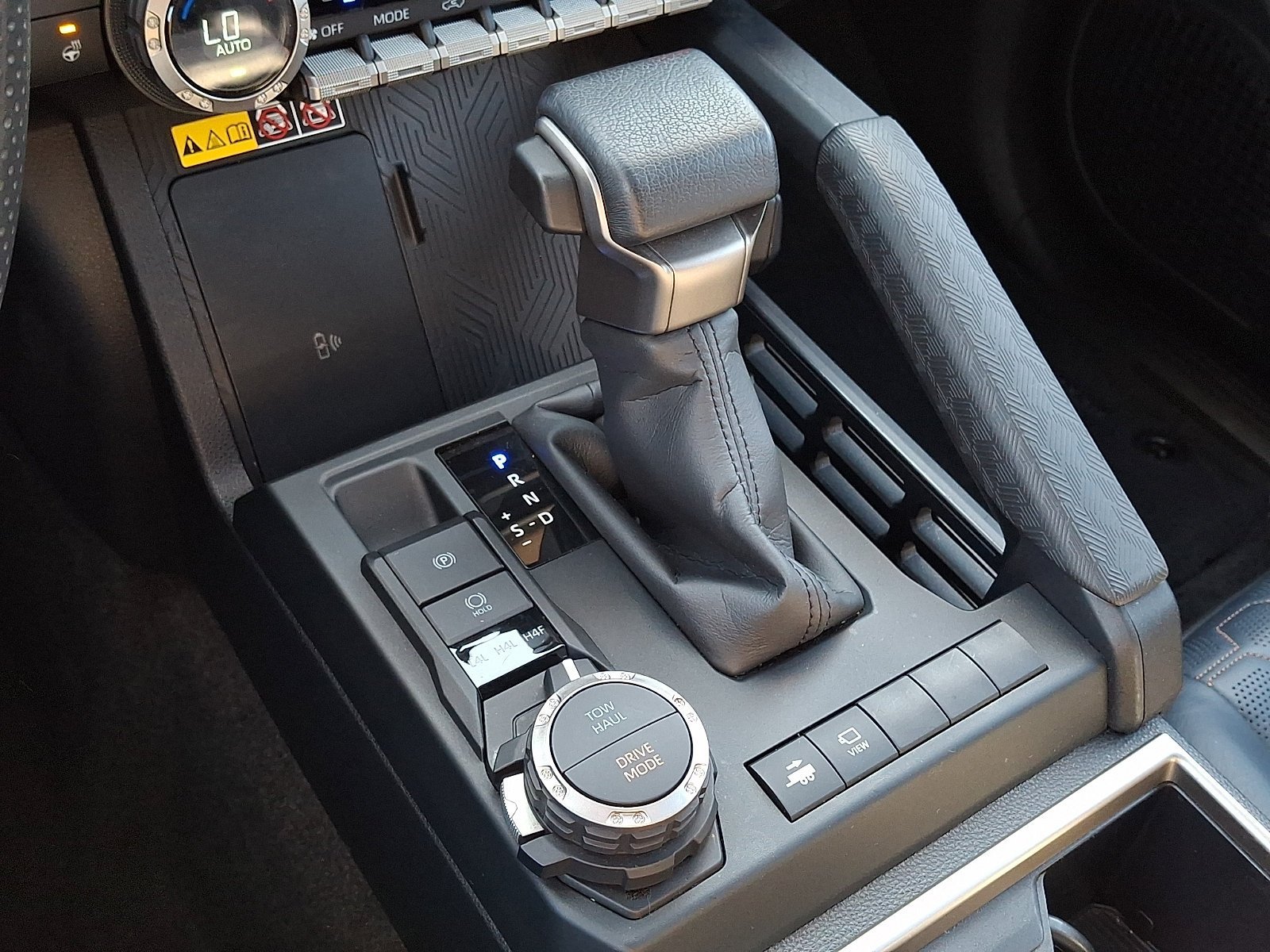 Certified 2025 Toyota 4Runner Platinum AWD/4WD image 17