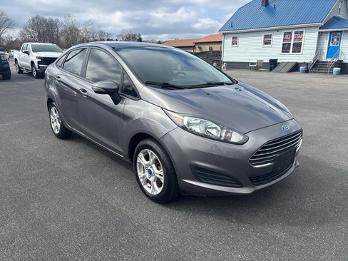 Used 2014 Ford Fiesta SE image 9