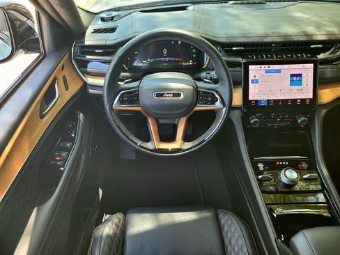 Used 2024 Jeep Grand Cherokee Summit AWD/4WD image 11