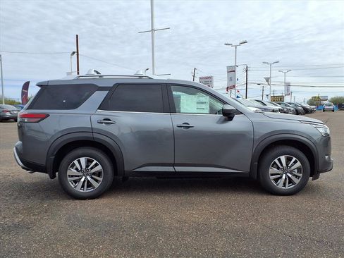 New 2025 Nissan Pathfinder SL image 8