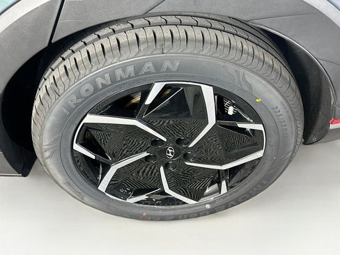 Used 2024 Hyundai Ioniq 5 SE RWD image 11