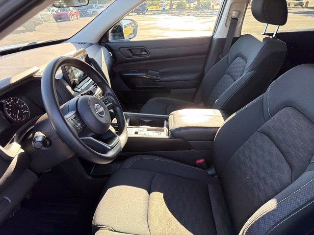 Used 2025 Nissan Pathfinder S FWD image 19