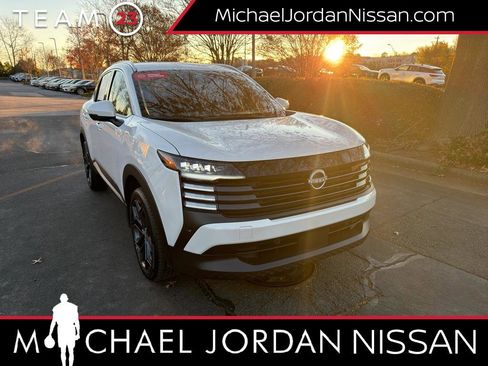 Certified 2025 Nissan Kicks SR image 1