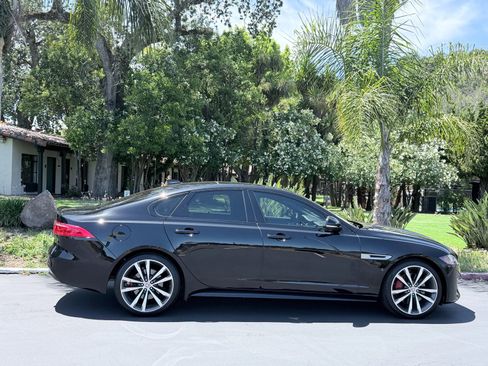 Used 2017 Jaguar XF S RWD image 5