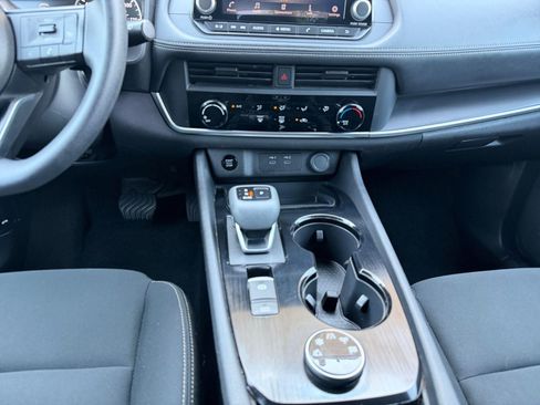 Used 2024 Nissan Rogue S AWD/4WD image 13