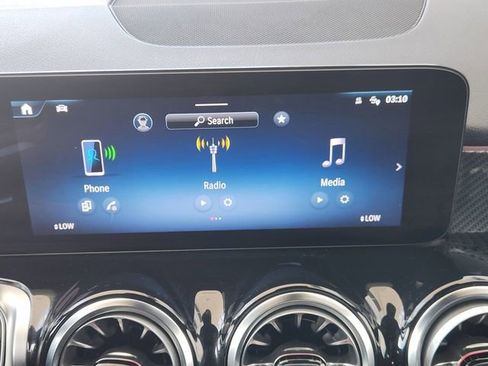 Used 2024 Mercedes-Benz GLB 250 image 12