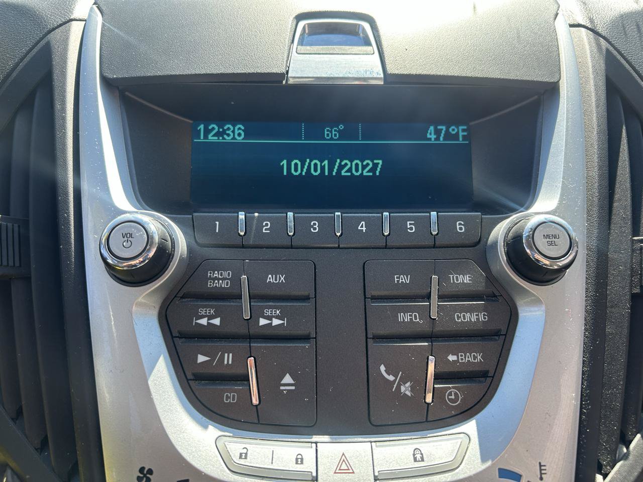 Used 2010 Chevrolet Equinox LT FWD image 25