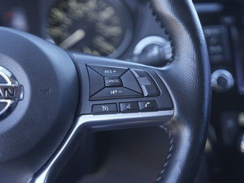 Used 2021 Nissan Rogue Sport SV image 23