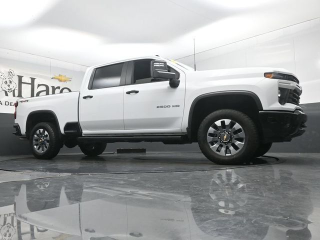 Used 2025 Chevrolet Silverado 2500 Custom w/ Custom Convenience Package AWD/4WD image 2