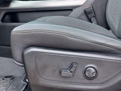 Used 2023 RAM 1500 Big Horn AWD/4WD image 9