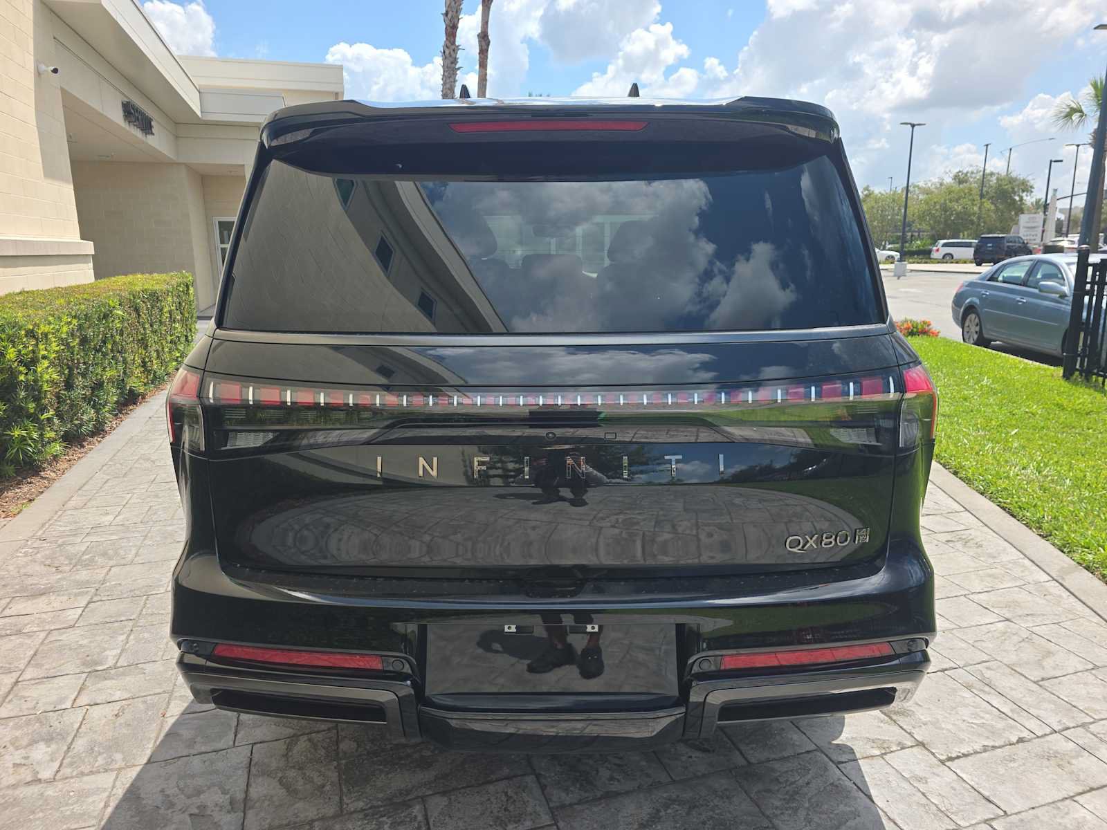 New 2027 INFINITI QX80 Autograph w/ Premium Cargo Package AWD/4WD image 5